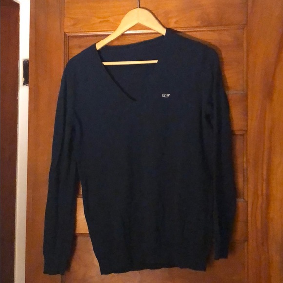 Vineyard Vines Sweaters - EUC NAVY BLUE VINEYARD VINES VNECK SWEATER!!